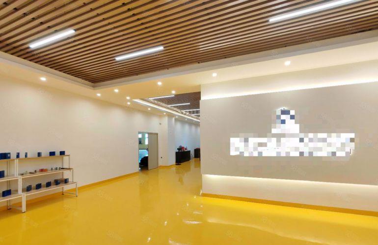 凤岗楼上10元厂房出租，现成豪华装修，领包入住
