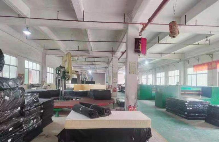 常平镇原房东厂房一楼，可以架航车，有现成水电办公室配套宿舍。