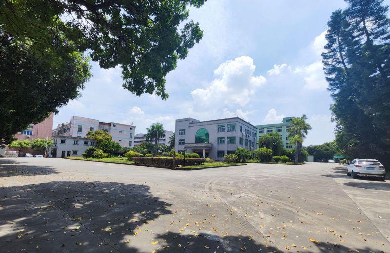 豪华装修低价甩租 东城市区原房东厂房二楼2600平 拎包入住
