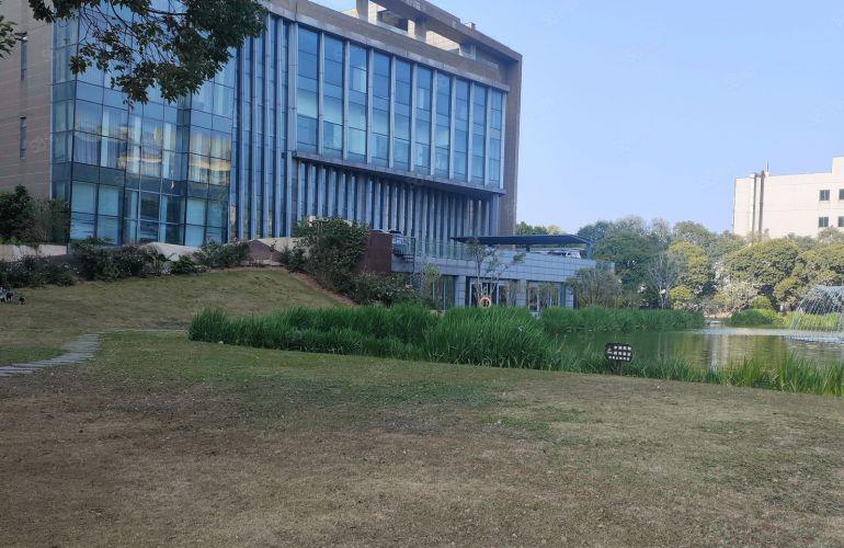 大朗镇原房东园区分租，现成豪华装修地坪漆水电齐全，带牛腿行车
