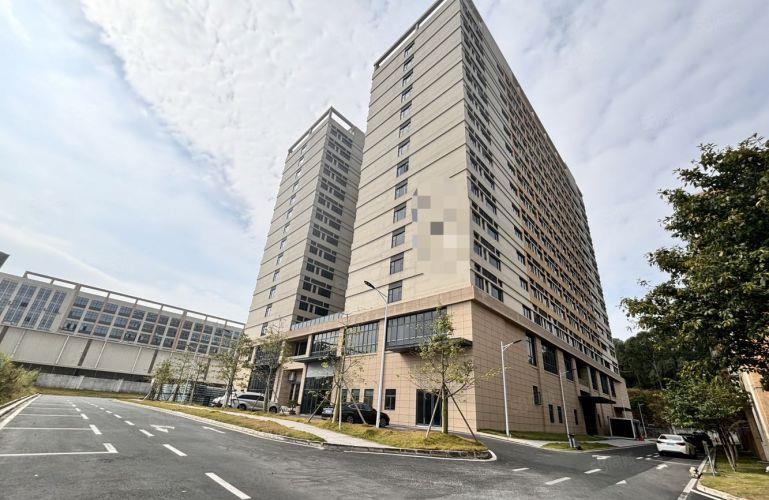 厚街汀山9.9元全新厂房出租带装修楼上1500方，可分租
