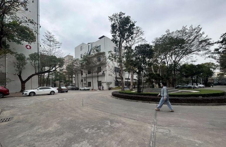塘厦龙背岭标准厂房900平！整洁装修，采光通透
