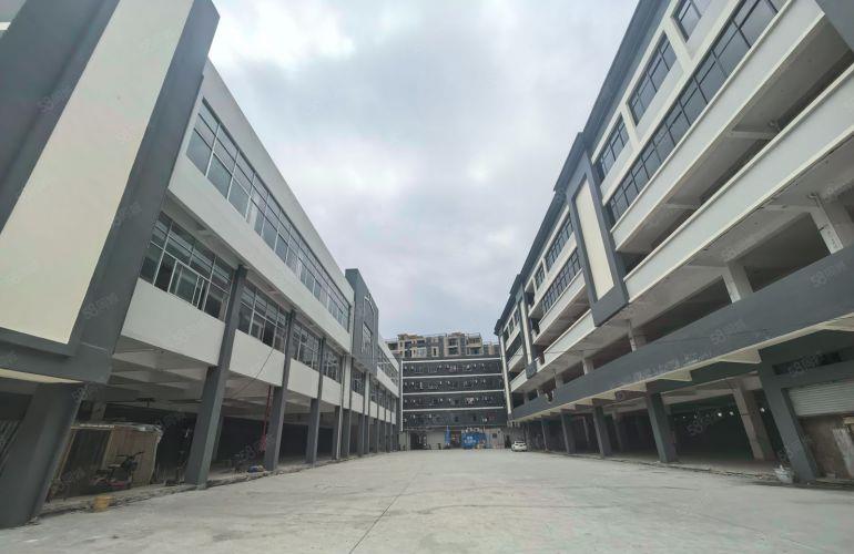长安新出无尘车间2200平厂房出租金装修大小可以分租三吨货梯
